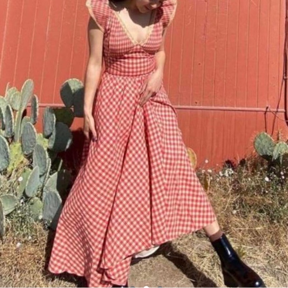 Find Me Now / Lisa Says Gah Anoki cream & red gingham midi dress!
